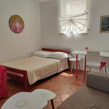 Apartma Oljka Pomjan Šmarje Eksteriør billede