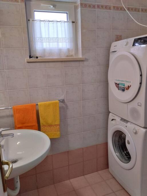 Apartma Oljka Pomjan Šmarje Eksteriør billede